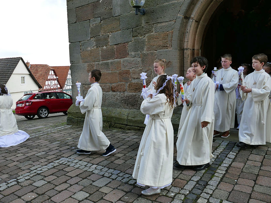 Feier der 1. Heiligen Kommunion in Sankt Crescentius (Foto: Karl-Franz Thiede)